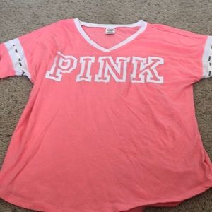 pink t-shirt